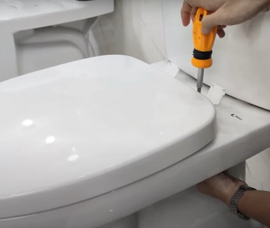 Bồn Cầu Mở Nắp Tại Thủ Thừa